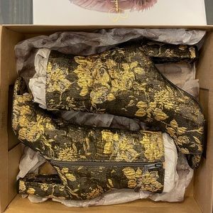 Jessica Simpson metallic heels